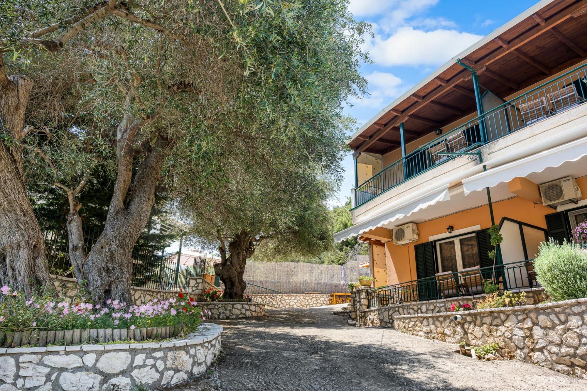 Rania Apartments Agios Nikitas Exterior photo